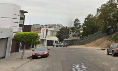 ¡¡Invierte Inteligente, Compra en Remate !! Gran Oportunidad !! Venta de Hermosa Casa , Col. Hacienda Agua Caliente, Tijuana, BC.