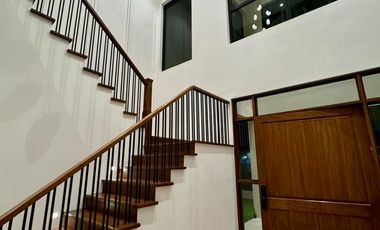 FOR SALE - Semi-Furnished House and Lot in The Orchard Golf & Country Club, Dasmarinas, Cavite