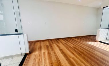Bello dpto en venta Chacarilla frente a parque