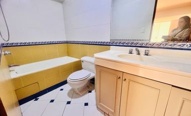 Bello dpto en venta Chacarilla frente a parque