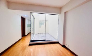 Bello dpto en venta Chacarilla frente a parque