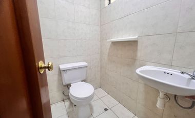 Bello dpto en venta Chacarilla frente a parque