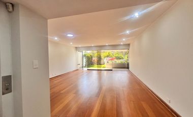 Bello dpto en venta Chacarilla frente a parque