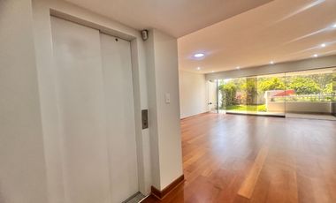 Bello dpto en venta Chacarilla frente a parque