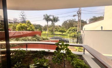 Bello dpto en venta Chacarilla frente a parque