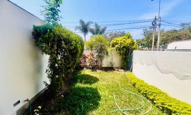Bello dpto en venta Chacarilla frente a parque