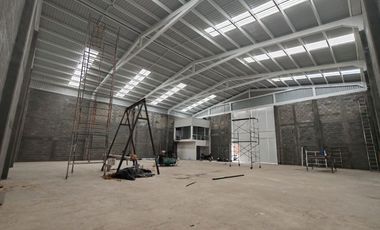 VENTA de bodega industrial TOTALMENTE NUEVA frente a la Nissan 2