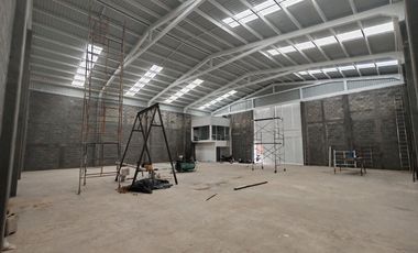 VENTA de bodega industrial TOTALMENTE NUEVA frente a la Nissan 2