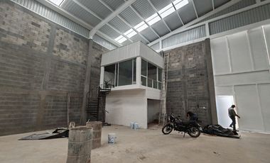 VENTA de bodega industrial TOTALMENTE NUEVA frente a la Nissan 2