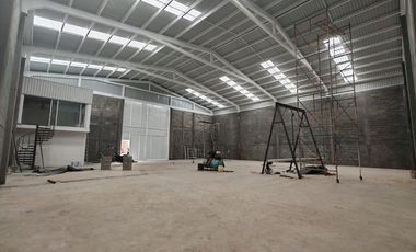VENTA de bodega industrial TOTALMENTE NUEVA frente a la Nissan 2