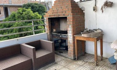 TARAPOTO VENDO CASA CON LOCAL COMERCIAL 240 M² 3 PISOS