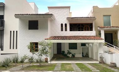 RESIDENCIA EN VENTA EN COUNTRY CLUB GUADALAJARA