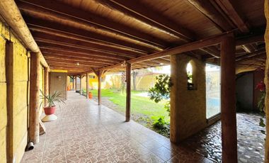 Se vende casa comercial, uso residencial, 17 piezas y 6 baños, frente a UTAL, Curicó