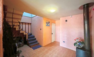 Se vende casa comercial, uso residencial, 17 piezas y 6 baños, frente a UTAL, Curicó