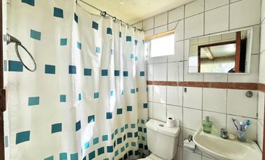 Se vende casa comercial, uso residencial, 17 piezas y 6 baños, frente a UTAL, Curicó