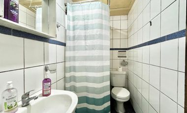 Se vende casa comercial, uso residencial, 17 piezas y 6 baños, frente a UTAL, Curicó