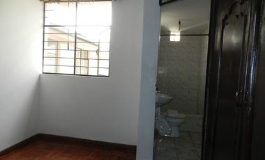 VENTA DE CASA 3 PLANTAS EN CARCELÉN