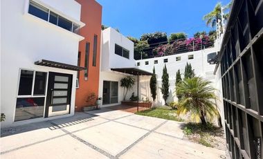 CASA EN VENTA EN CONDOMINIO LOMAS DE ATZINGO