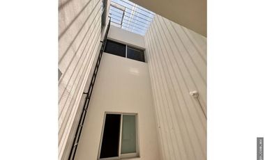 CASA EN VENTA EN CONDOMINIO LOMAS DE ATZINGO