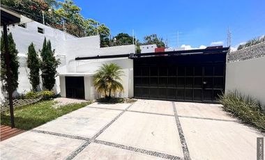 CASA EN VENTA EN CONDOMINIO LOMAS DE ATZINGO