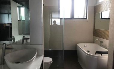 House in Merville Paranaque for Lease