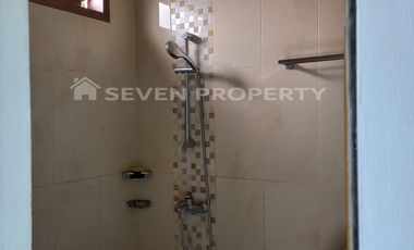 For Sale : Beautiful 2-Story Semi-Furnished Rental House with Freehold Title in Kota Wisata Cibubur - Land Size: 200 m², Building Size: 300 m²