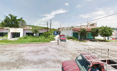 SE VENDE CASA CON TERRENO GRANDE