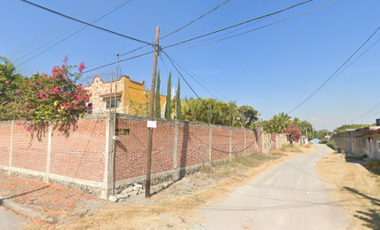 SE VENDE CASA CON TERRENO GRANDE