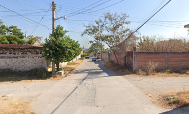 SE VENDE CASA CON TERRENO GRANDE