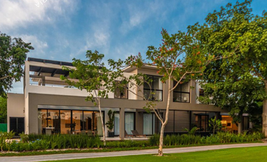 RESIDENCIA EN VENTA DE 3 RECAMARAS CON ALBERCA PRIVADA Y VISTA AL CLUB DE GOLF