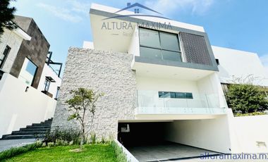 Residencia Nueva en Venta Puerta Las Lomas Andares Zapopan