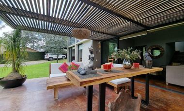 MODERNA CASA EN VENTA, AVANDARO
