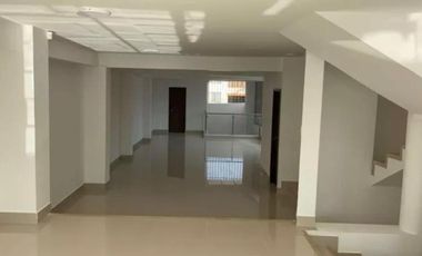Local en arriendo en Maraya en área independiente