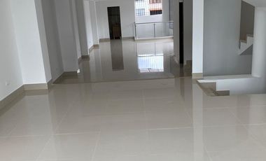 Local en arriendo en Maraya en área independiente