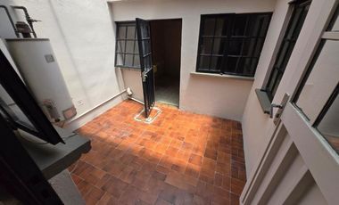 Hermosa Residencia 415 m2 de construcción y 648 m2 de Terreno Tipo Early American