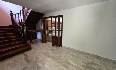 Hermosa Residencia 415 m2 de construcción y 648 m2 de Terreno Tipo Early American