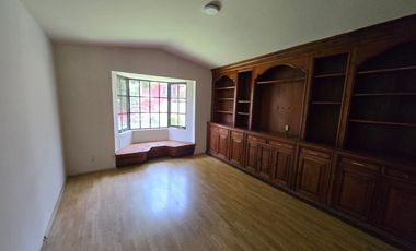 Hermosa Residencia 415 m2 de construcción y 648 m2 de Terreno Tipo Early American