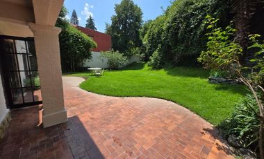 Hermosa Residencia 415 m2 de construcción y 648 m2 de Terreno Tipo Early American