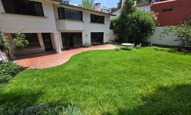 Hermosa Residencia 415 m2 de construcción y 648 m2 de Terreno Tipo Early American