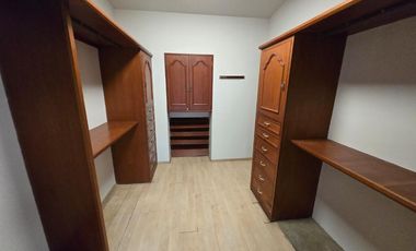 Hermosa Residencia 415 m2 de construcción y 648 m2 de Terreno Tipo Early American