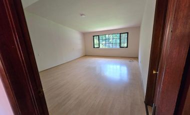 Hermosa Residencia 415 m2 de construcción y 648 m2 de Terreno Tipo Early American