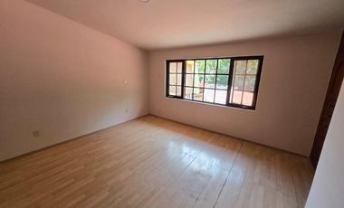 Hermosa Residencia 415 m2 de construcción y 648 m2 de Terreno Tipo Early American