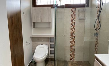 Casa Unifamiliar de dos niveles en Alquiler