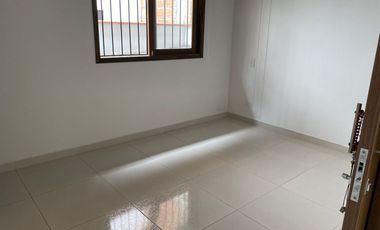 Casa Unifamiliar de dos niveles en Alquiler