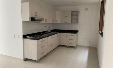Casa Unifamiliar de dos niveles en Alquiler