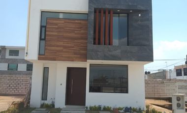 CASA EN VENTA EN PACHUCA EN FRACCIONAMIENTO BIEN UBICADO