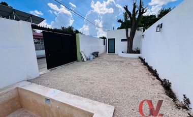 CASA EN ESQUINA RECIEN REMODELADA EN EL CENTRO DE MERIDA