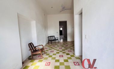 CASA EN ESQUINA RECIEN REMODELADA EN EL CENTRO DE MERIDA