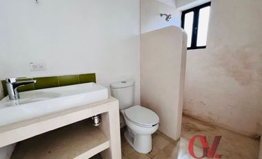CASA EN ESQUINA RECIEN REMODELADA EN EL CENTRO DE MERIDA