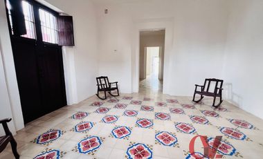 CASA EN ESQUINA RECIEN REMODELADA EN EL CENTRO DE MERIDA